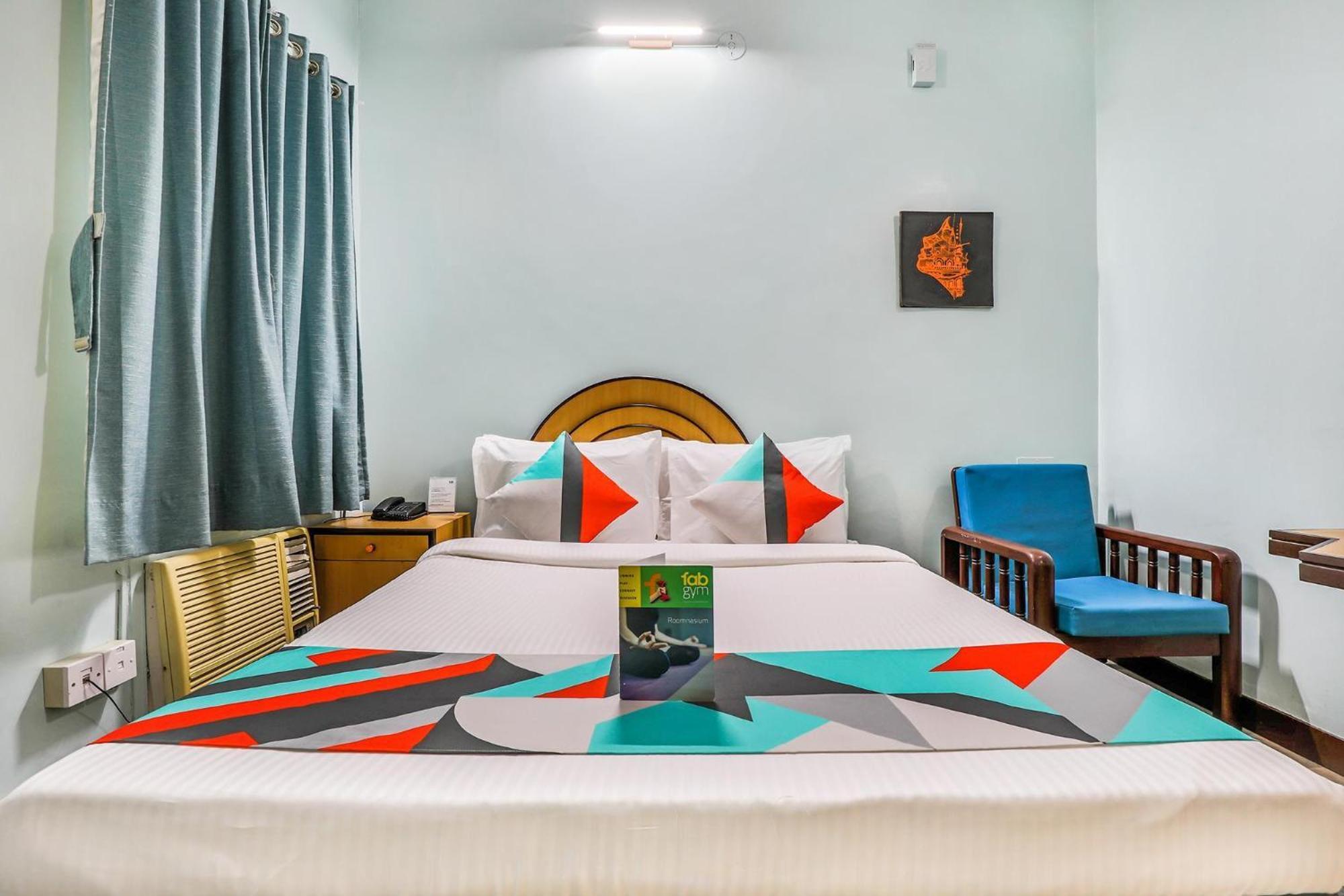 Fabexpress Santhi Inn - 500 Meters From Promenade Beach Pondicherry Esterno foto