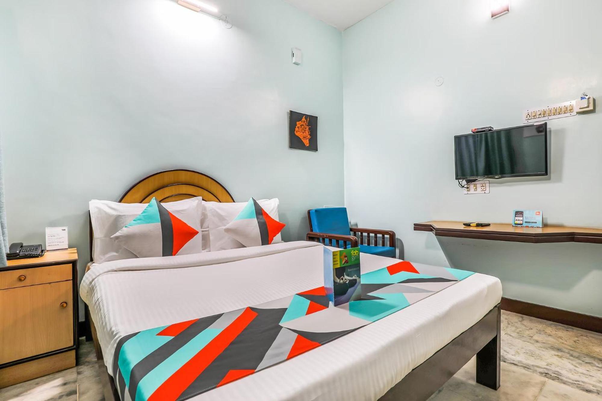 Fabexpress Santhi Inn - 500 Meters From Promenade Beach Pondicherry Esterno foto