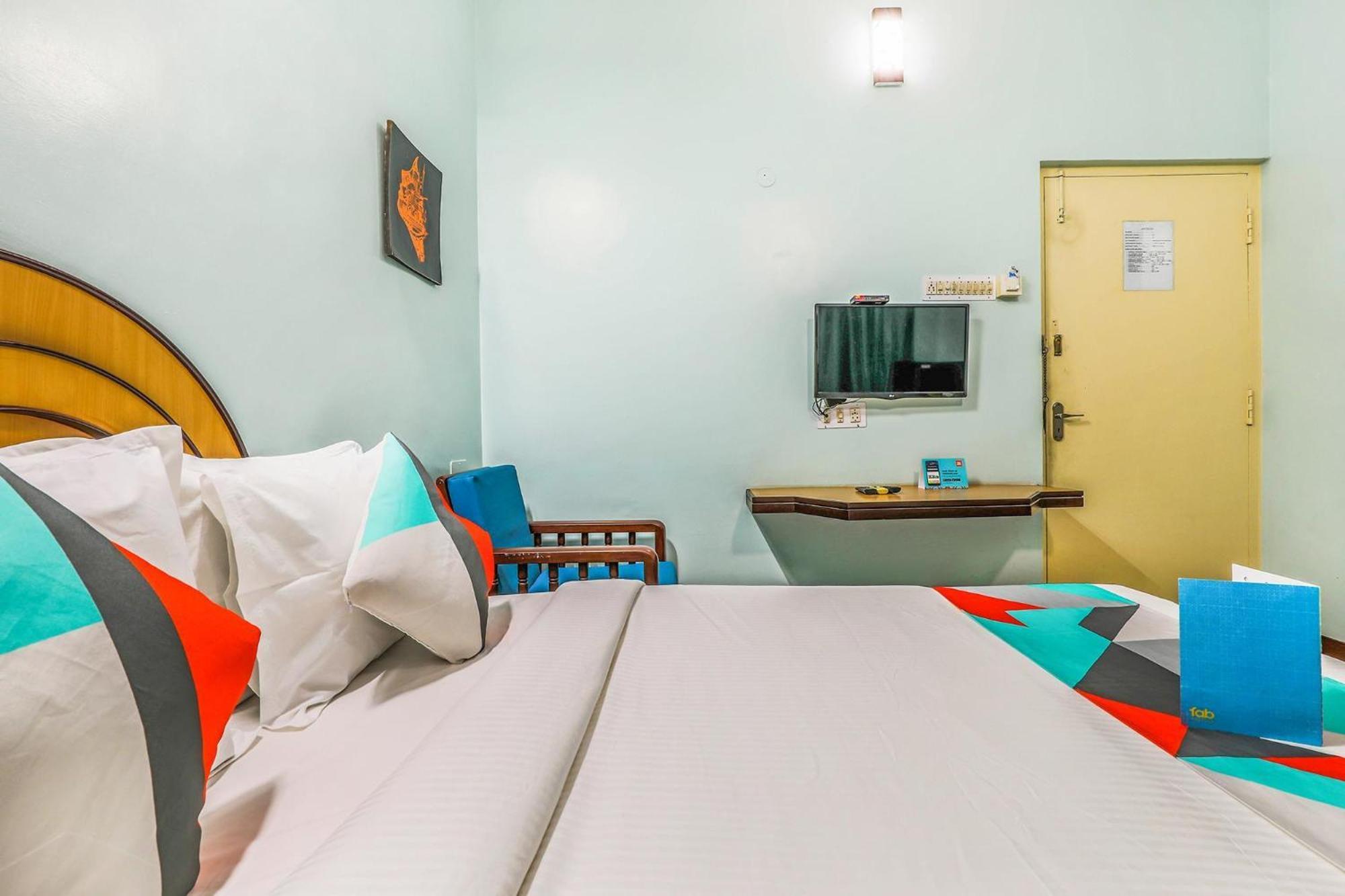 Fabexpress Santhi Inn - 500 Meters From Promenade Beach Pondicherry Esterno foto
